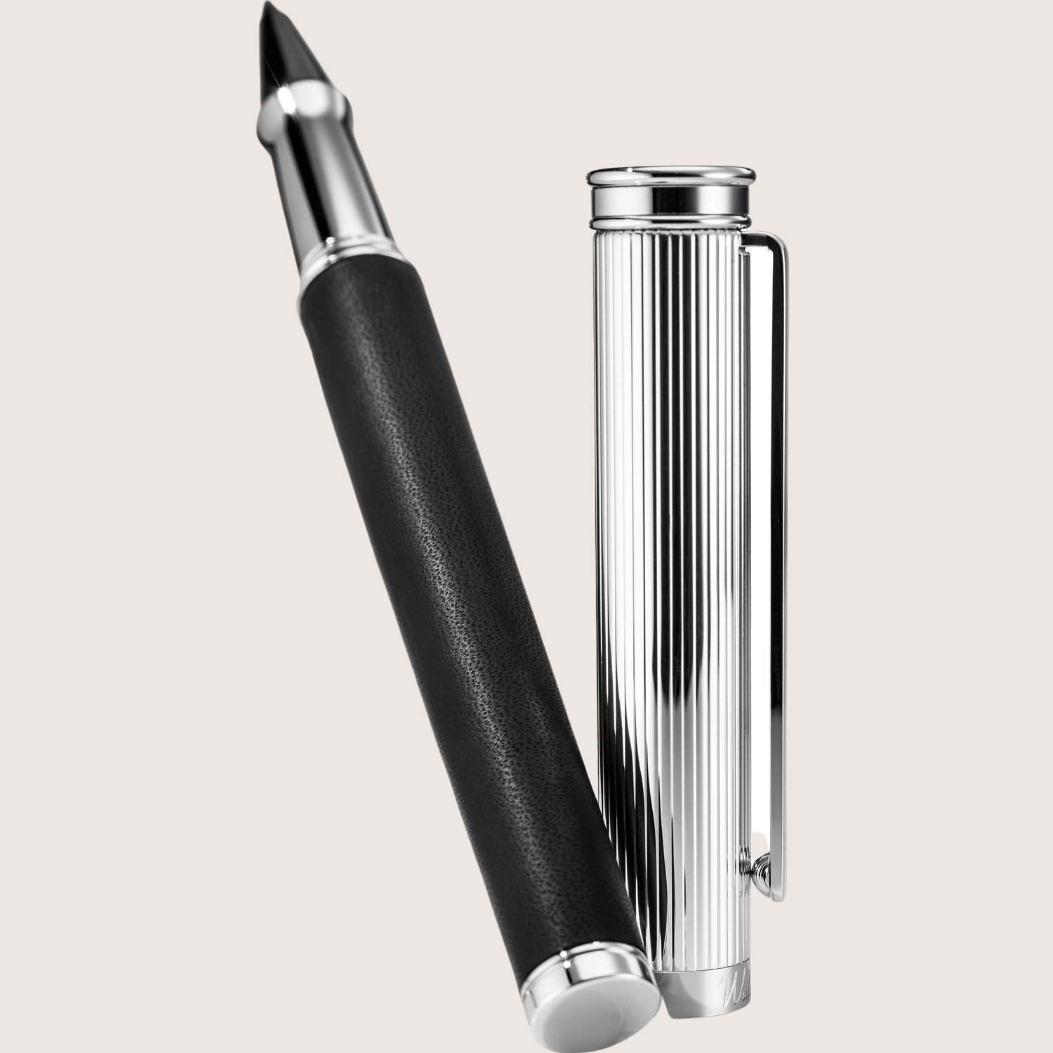 SOLON Füllfederhalter mit Edelstahlfeder F Silber Linien-Design Nappaleder schwarz