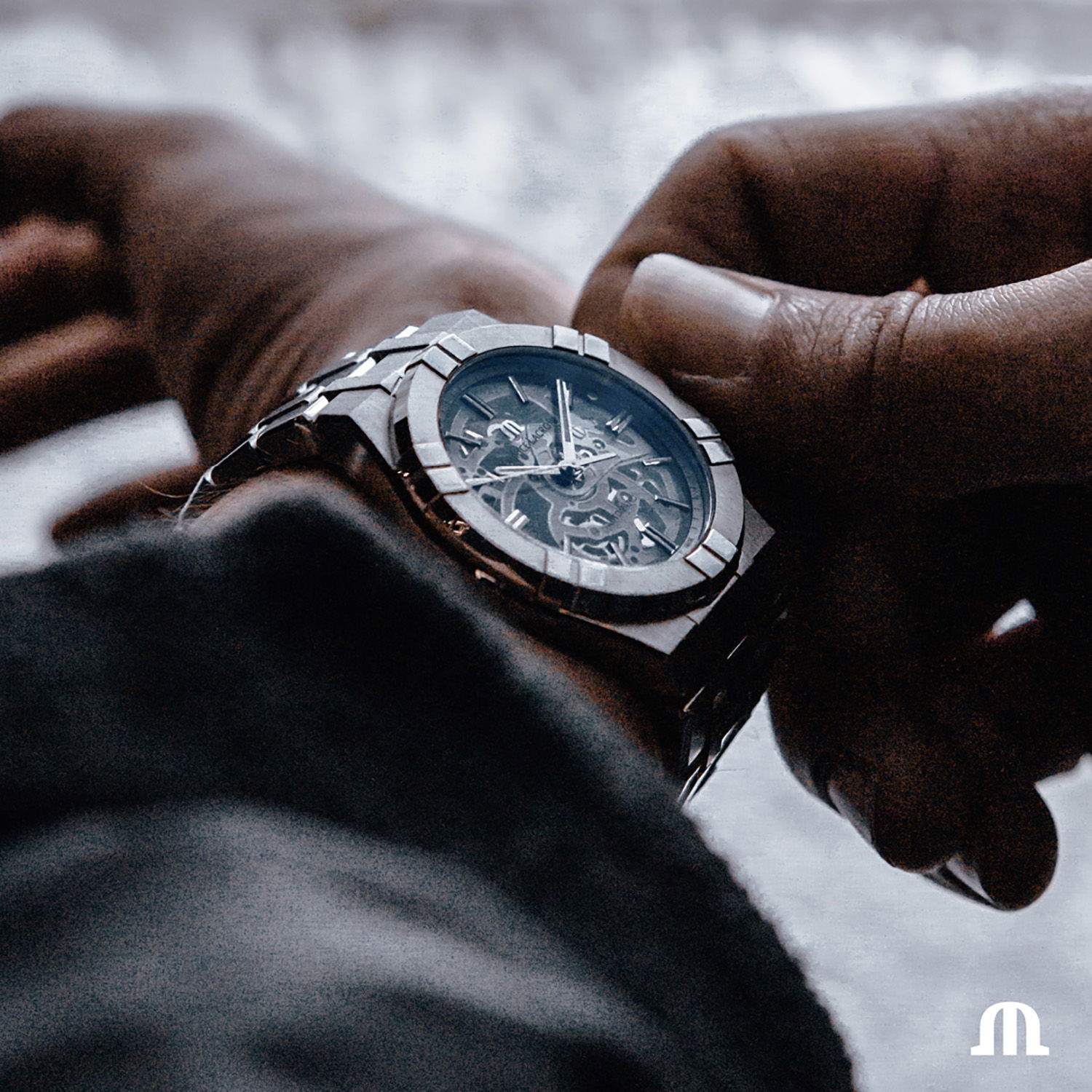 AIKON Automatic Skeleton Date 39mm
